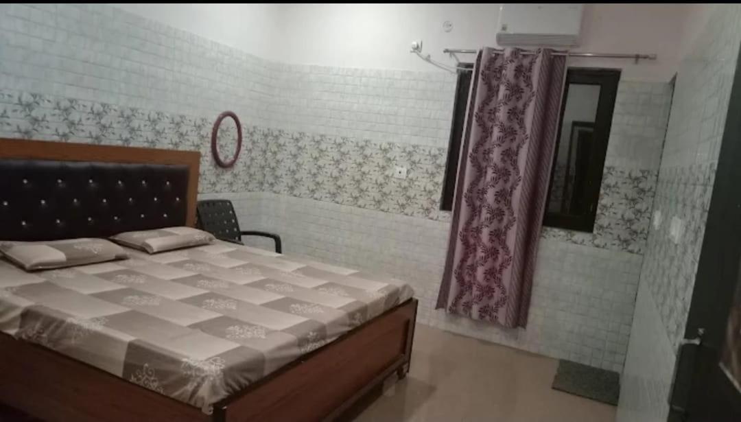 Shri Jagannath Dham Hotel Vrindavan Bagian luar foto